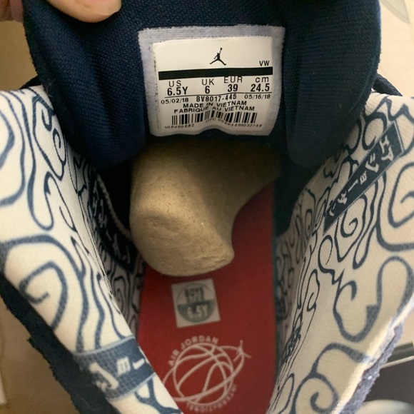 JORDAN 12 Retro International Flight - Picture 7 of 8